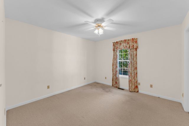 9044 Weketa Dr, Crossville, TN 38572
