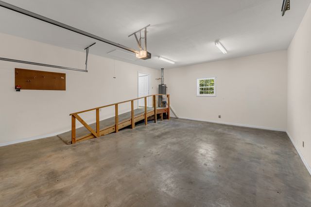 9044 Weketa Dr, Crossville, TN 38572