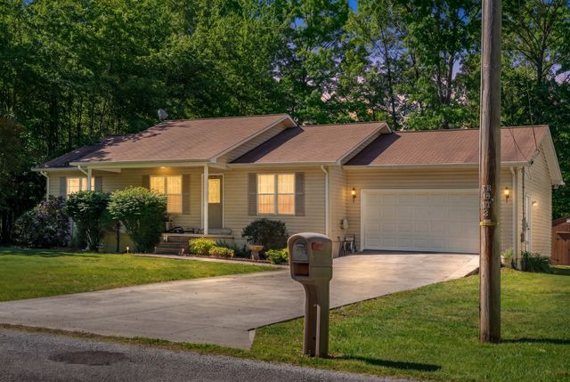9044 Weketa Dr, Crossville, TN 38572