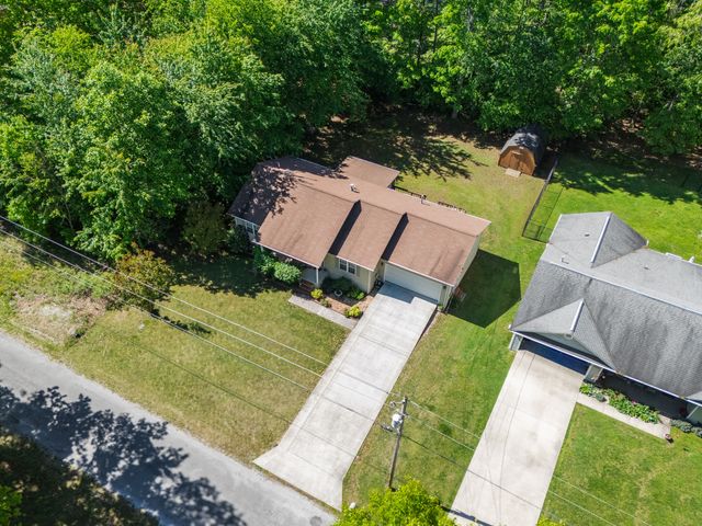 9044 Weketa Dr, Crossville, TN 38572