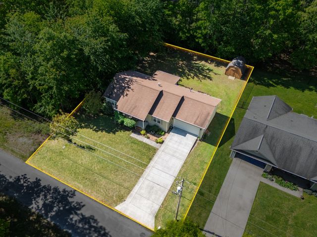 9044 Weketa Dr, Crossville, TN 38572