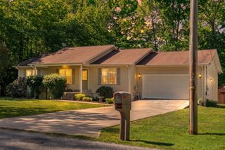9044 Weketa Dr, Crossville, TN 38572