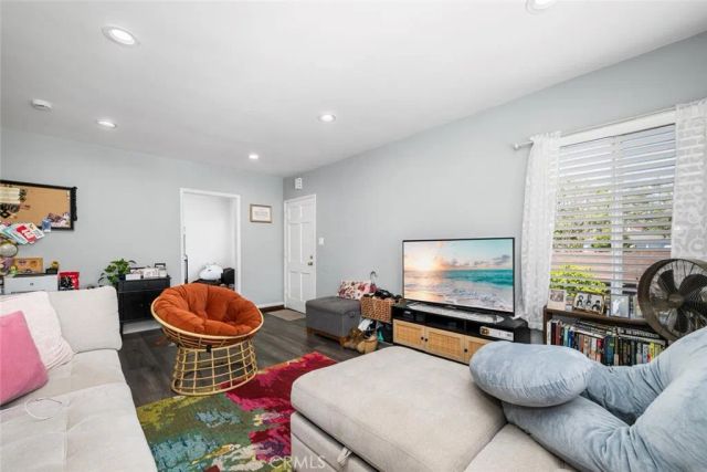 5139 E Carson Street, Long Beach, CA 90808
