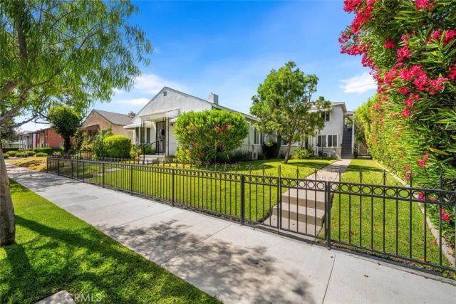 5139 E Carson Street, Long Beach, CA 90808
