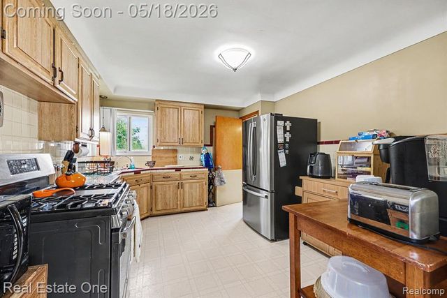 23705 Wilmot Avenue, Eastpointe, MI 48021