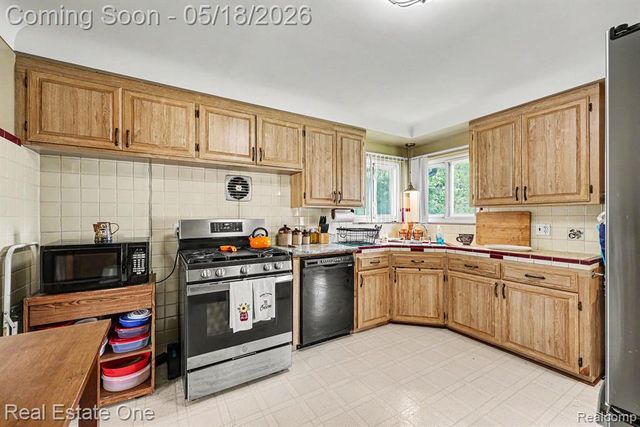 23705 Wilmot Avenue, Eastpointe, MI 48021