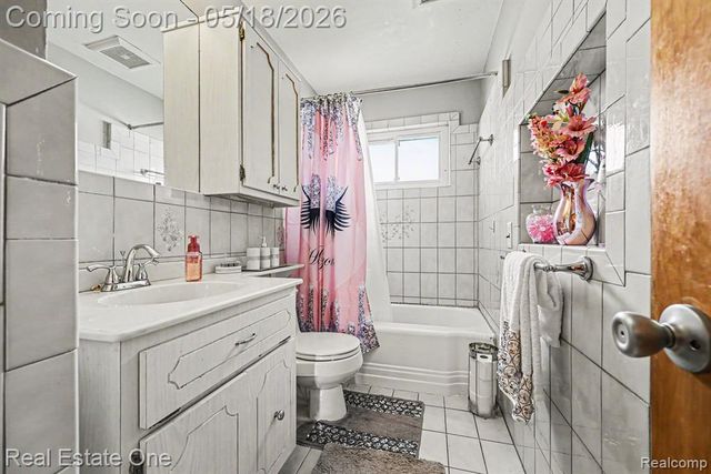 23705 Wilmot Avenue, Eastpointe, MI 48021