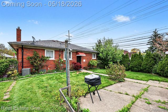 23705 Wilmot Avenue, Eastpointe, MI 48021