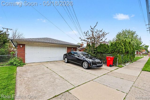 23705 Wilmot Avenue, Eastpointe, MI 48021