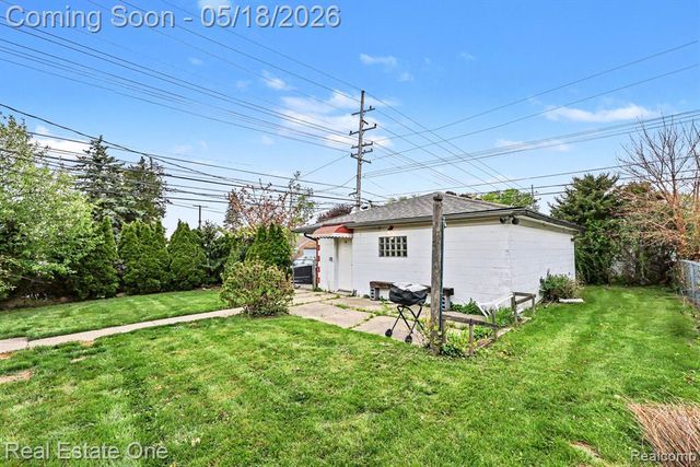 23705 Wilmot Avenue, Eastpointe, MI 48021