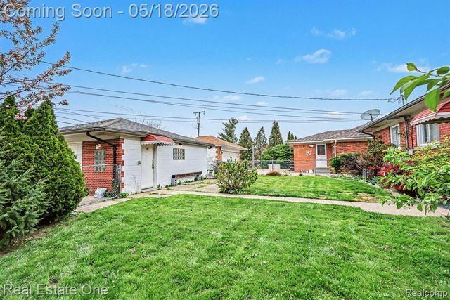 23705 Wilmot Avenue, Eastpointe, MI 48021