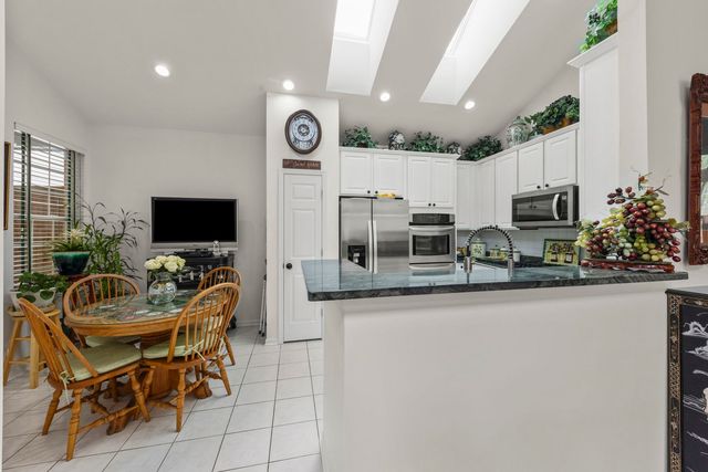 1610 Astor Avenue, Oakbrook Terrace, IL 60181