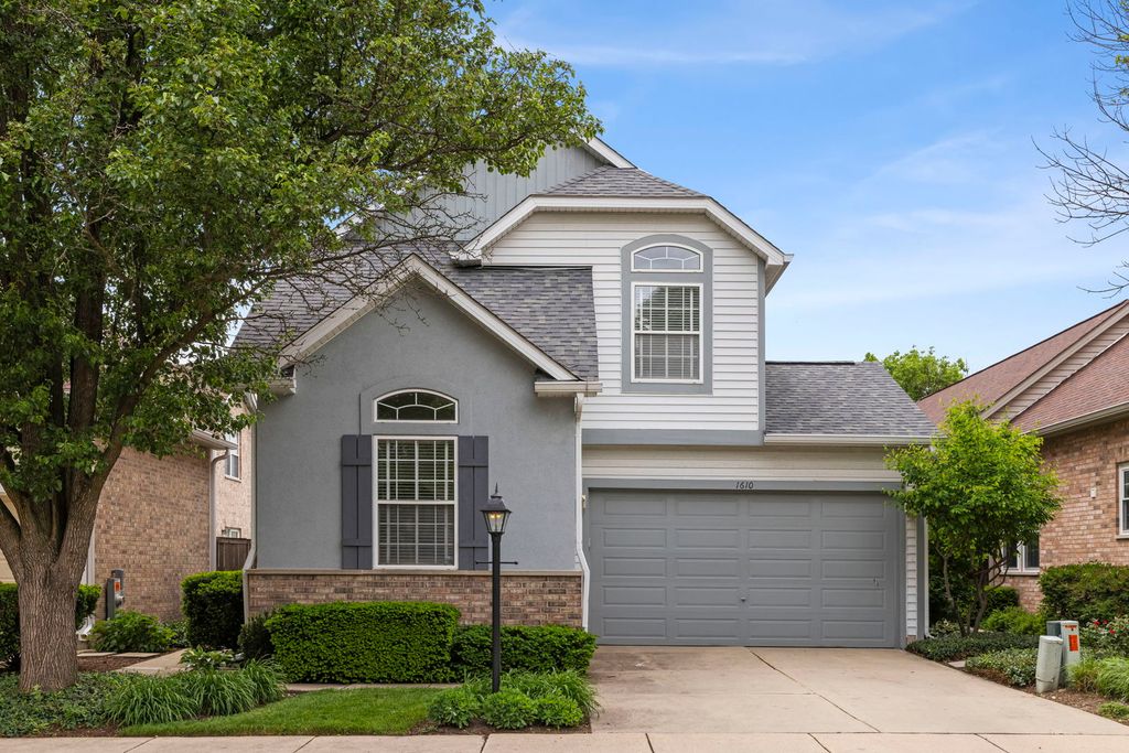 1610 Astor Avenue, Oakbrook Terrace, IL 60181