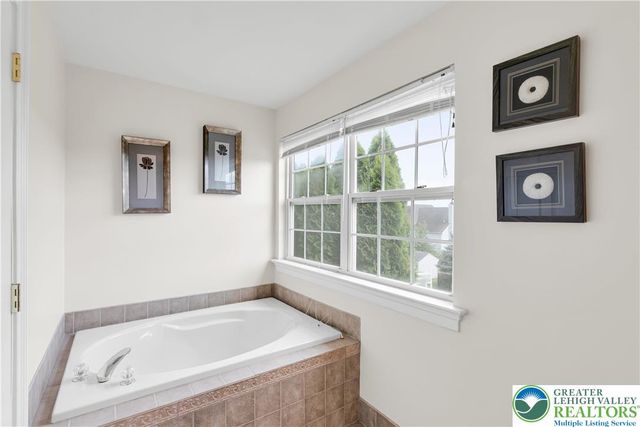 4325 Crosswinds Drive, Easton, PA 18045