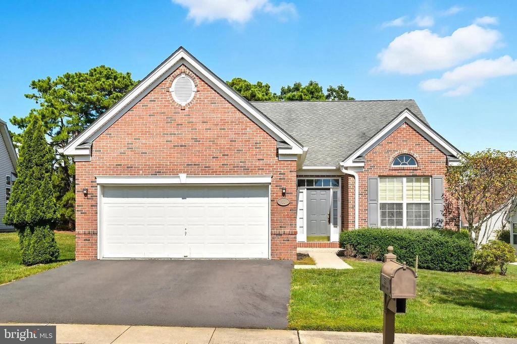 56 MULBERRY DR, Manahawkin, NJ 08050