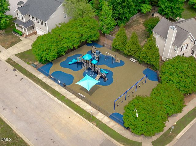 629 Texanna Way, Holly Springs, NC 27540