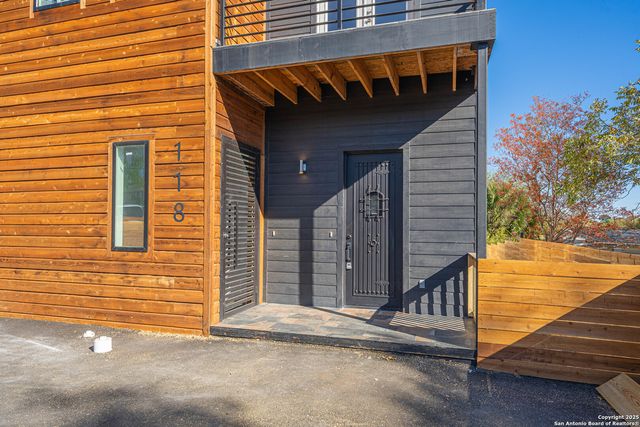 118 CLARK AVE, San Antonio, TX 78203