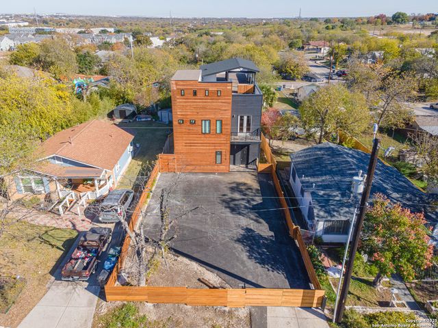 118 CLARK AVE, San Antonio, TX 78203
