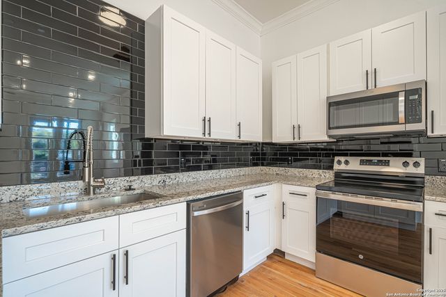 118 CLARK AVE, San Antonio, TX 78203