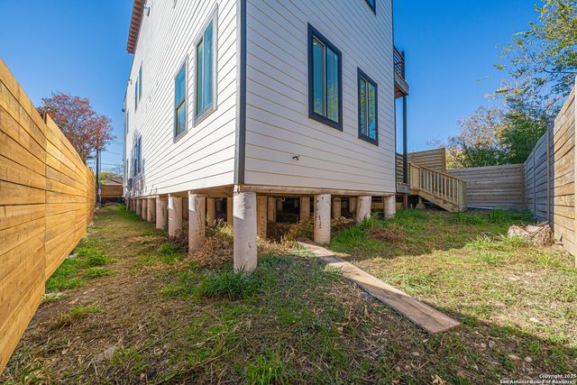 118 CLARK AVE, San Antonio, TX 78203