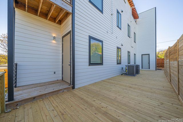 118 CLARK AVE, San Antonio, TX 78203