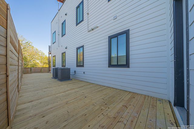 118 CLARK AVE, San Antonio, TX 78203