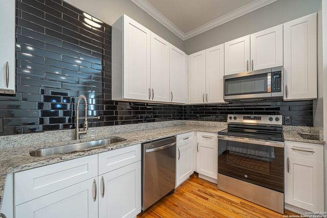 118 CLARK AVE, San Antonio, TX 78203