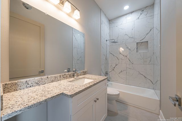 118 CLARK AVE, San Antonio, TX 78203