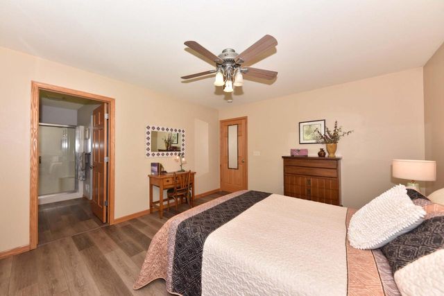 1300 Goldcrest COURT, West Bend, WI 53095