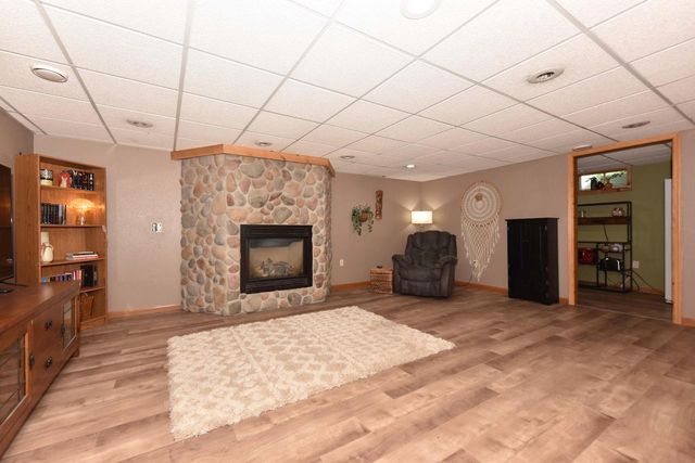 1300 Goldcrest COURT, West Bend, WI 53095