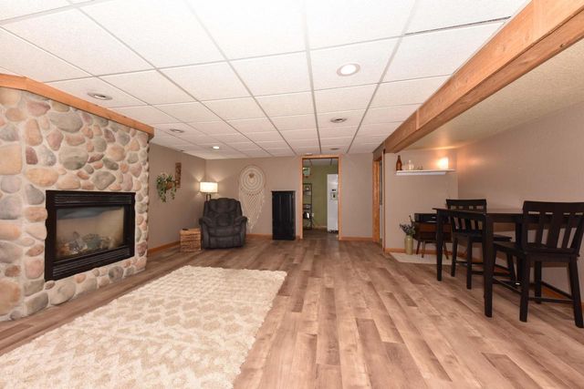 1300 Goldcrest COURT, West Bend, WI 53095