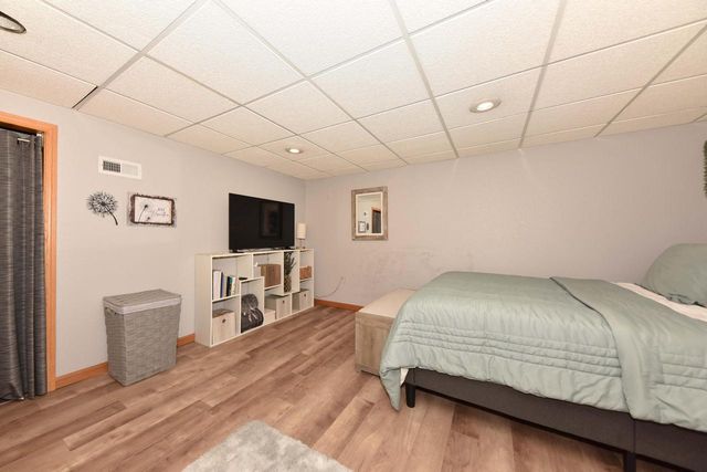 1300 Goldcrest COURT, West Bend, WI 53095
