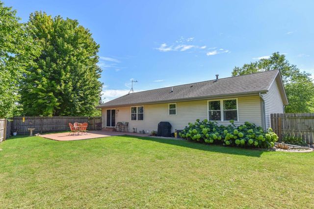 1300 Goldcrest COURT, West Bend, WI 53095