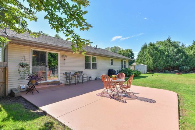 1300 Goldcrest COURT, West Bend, WI 53095