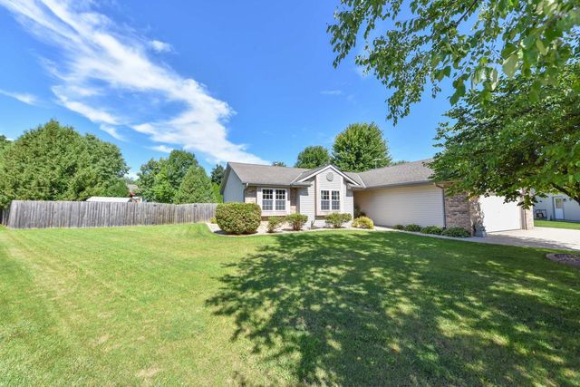 1300 Goldcrest COURT, West Bend, WI 53095