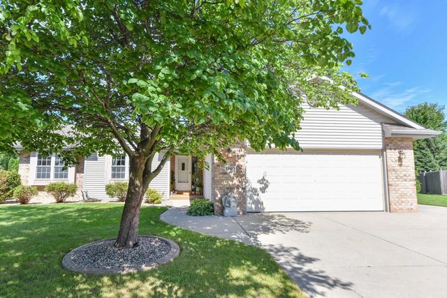 1300 Goldcrest COURT, West Bend, WI 53095