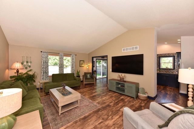 1300 Goldcrest COURT, West Bend, WI 53095