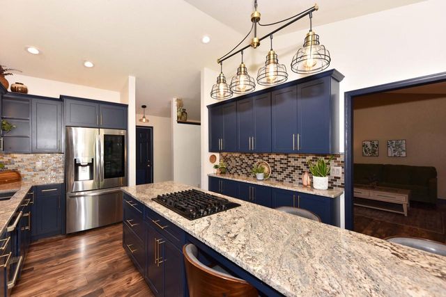 1300 Goldcrest COURT, West Bend, WI 53095