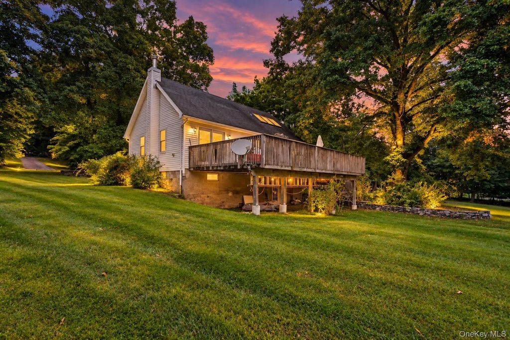 28 Beaverbrook Road, New Windsor, NY 12553 — photo 2