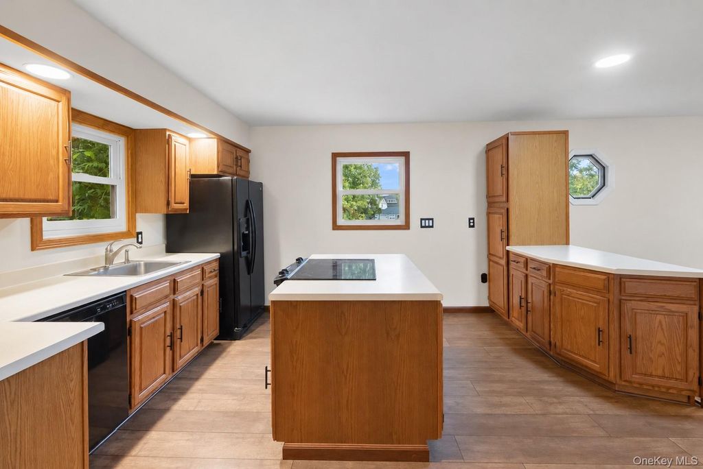 28 Beaverbrook Road, New Windsor, NY 12553 — photo 4