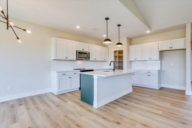 1017 Long Path St, Goddard, KS 67052