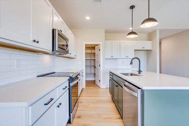 1017 Long Path St, Goddard, KS 67052