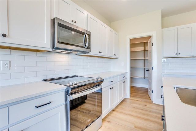 1017 Long Path St, Goddard, KS 67052