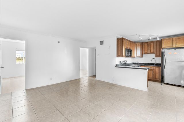 2655 NE 8th Avenue 106, Wilton Manors, FL 33334