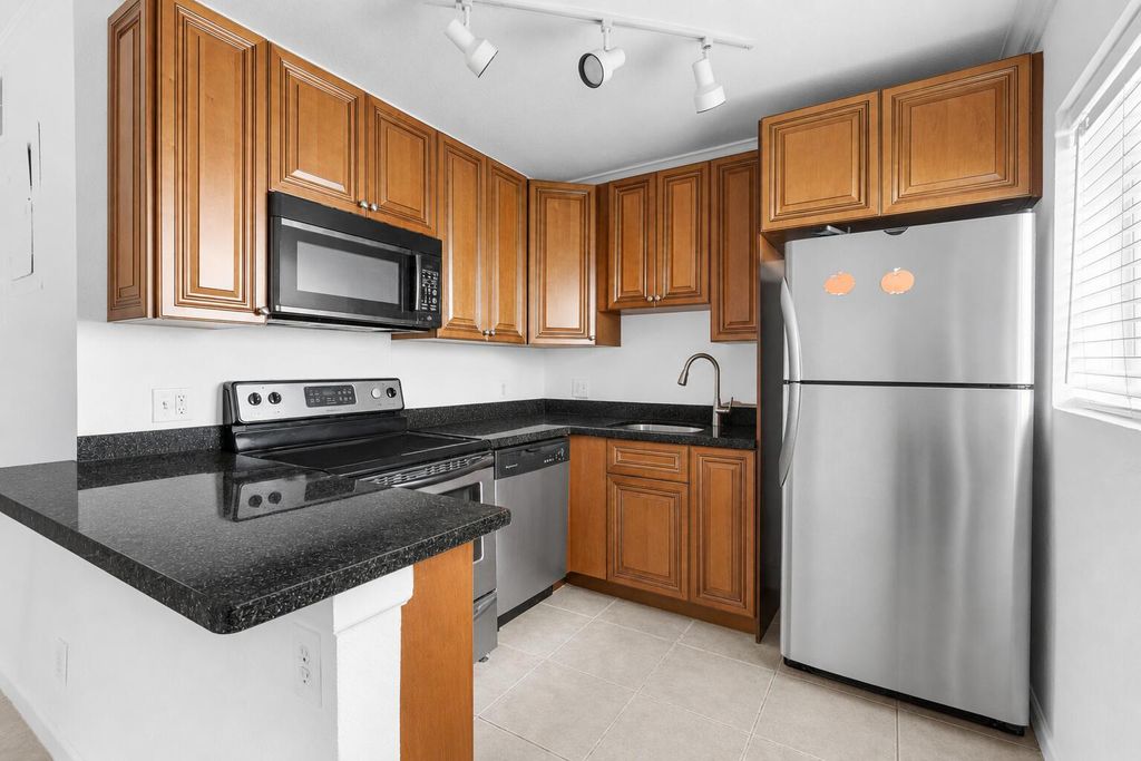 2655 NE 8th Avenue 106, Wilton Manors, FL 33334