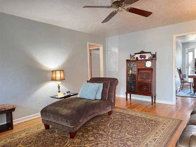 314 E Cole Ave, Fletcher, OK 73541