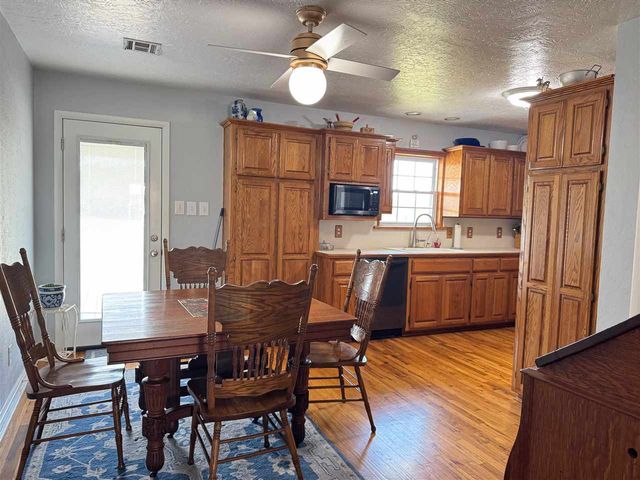 314 E Cole Ave, Fletcher, OK 73541
