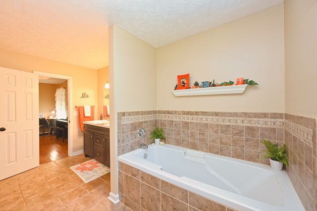 307 Dorris Ct, Hendersonville, TN 37075