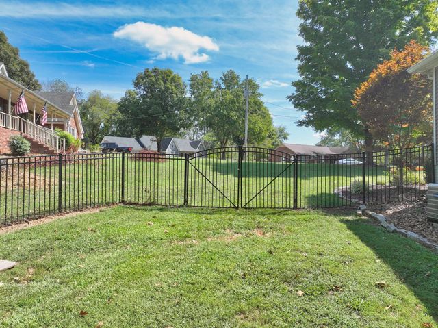 307 Dorris Ct, Hendersonville, TN 37075
