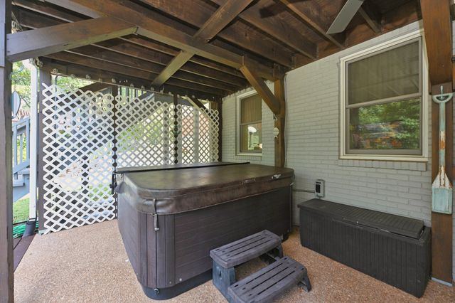 307 Dorris Ct, Hendersonville, TN 37075